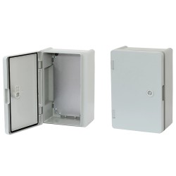Щит з монтажною панеллю,опалові двері IP 65 ERKA 022